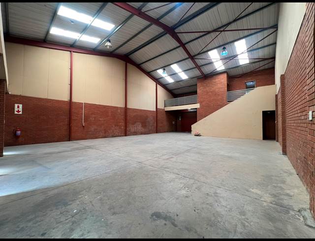 300M² WAREHOUSE TO LET IN SUNDERLAND RIDGE