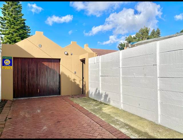 3 bed property to rent in RONDEBOSCH EAST