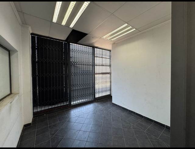 380M² WAREHOUSE TO LET IN WYNBERG