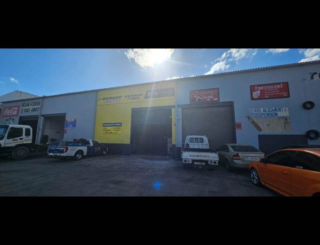 185M² WAREHOUSE TO LET IN CHARLESTON HILL