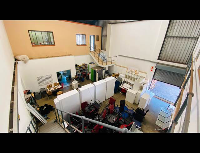504M² WAREHOUSE TO LET IN HENNOPSPARK INDUSTRIAL