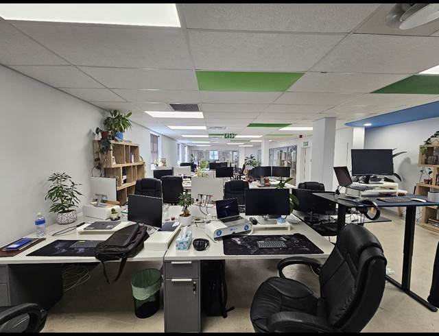 1,083M² OFFICE TO LET IN CENTURY CITY