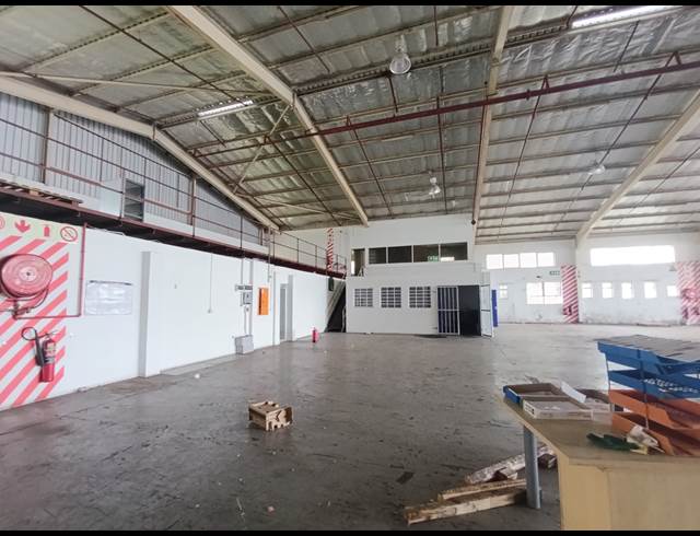 1,630M² WAREHOUSE TO LET IN WESTMEAD