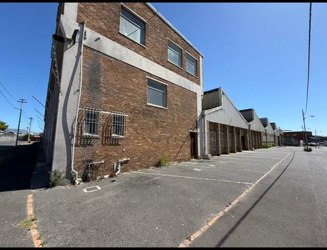 3,000M² WAREHOUSE TO LET IN LANSDOWNE