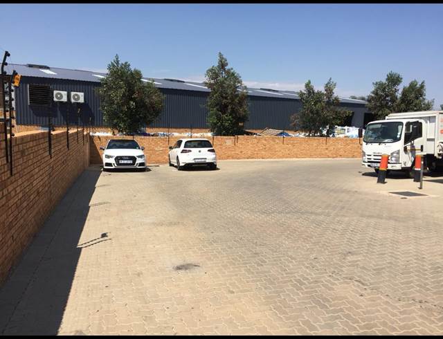 200M² WAREHOUSE RENTED IN LASER PARK
