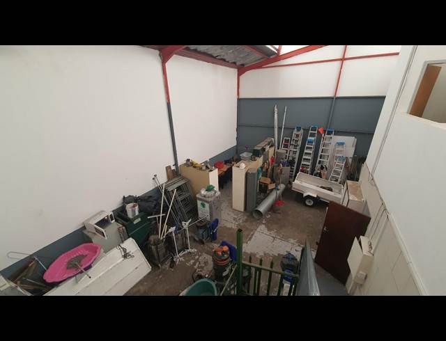 140M² WAREHOUSE TO LET IN JET PARK