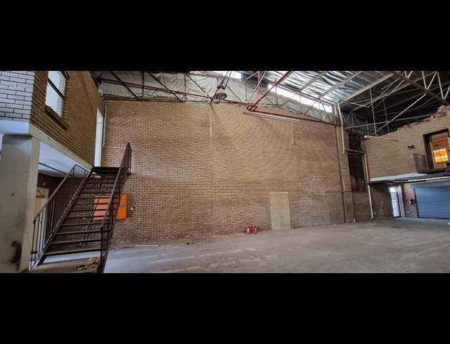 473M² WAREHOUSE TO LET IN VILLAGE MAIN