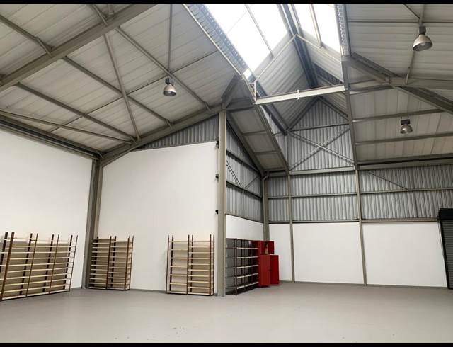 750M² WAREHOUSE RENTED IN LONGMEADOW