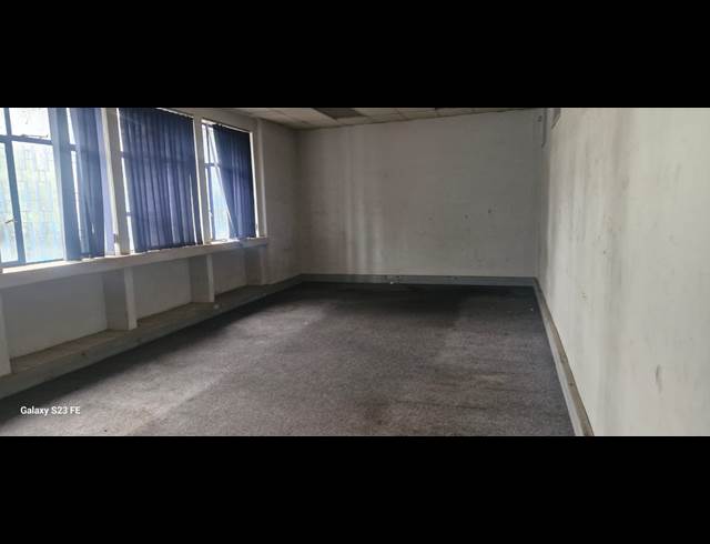 2,600M² WAREHOUSE TO LET IN GLENESK