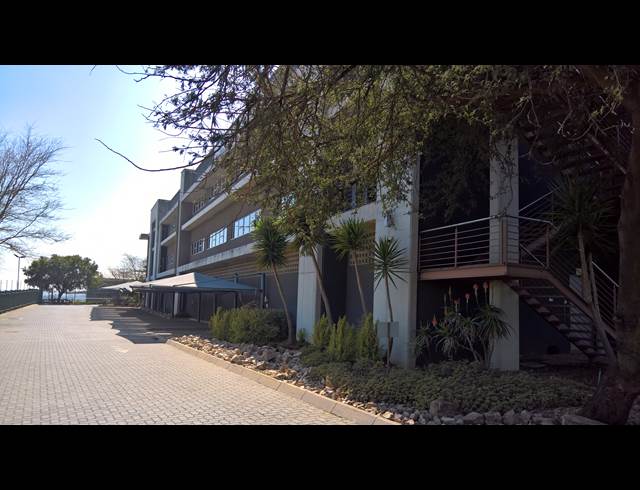 7,296M² OFFICE TO LET IN LONGMEADOW