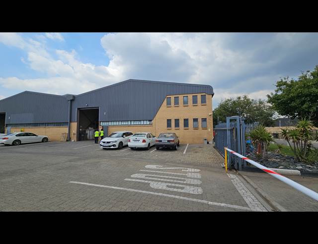 1,146M² WAREHOUSE TO LET IN JET PARK