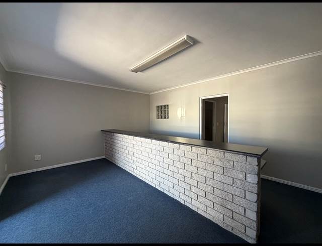 391M² WAREHOUSE TO LET IN SOMERSET WEST BUSINESS PARK