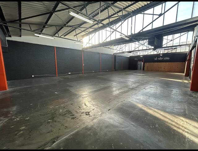 582M² OFFICE TO LET IN PAARDEN EILAND