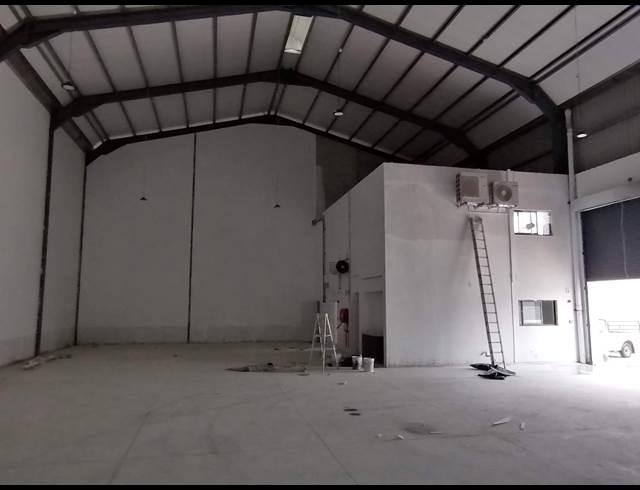 616M² WAREHOUSE TO LET IN STIKLAND INDUSTRIAL