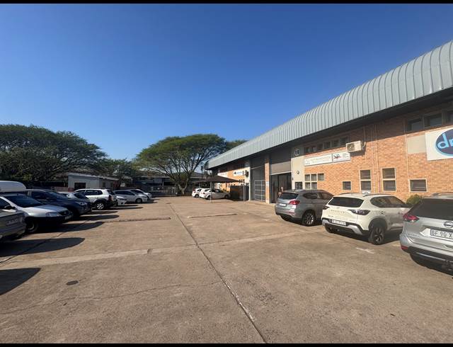 252M² WAREHOUSE TO LET IN BRIARDENE