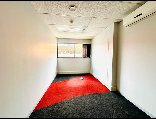 325.90M² OFFICE TO LET IN WOODMEAD