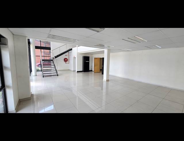 531M² SHOWROOM TO LET IN NORTH RIDING