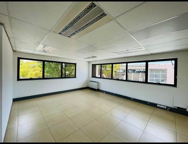 303M² OFFICE TO LET IN RANDJESPARK