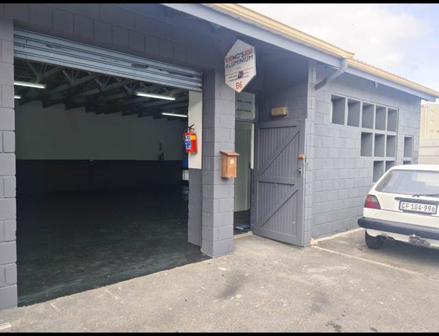 100M² WAREHOUSE RENTED IN RETREAT