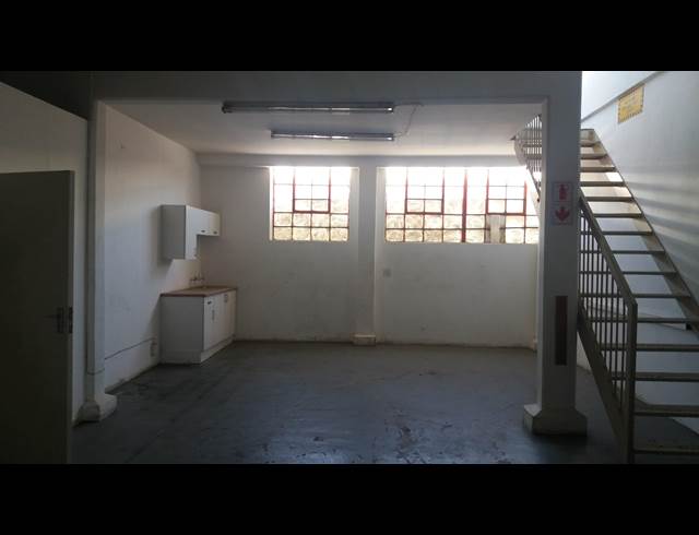 162M² WAREHOUSE TO LET IN STEELEDALE