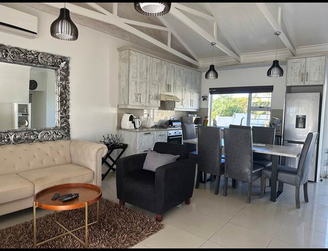 2 BEDROOM APARTMENT TO LET IN SHELLY BEACH