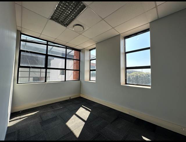 99.60M² OFFICE TO LET IN HIGHVELD TECHNOPARK