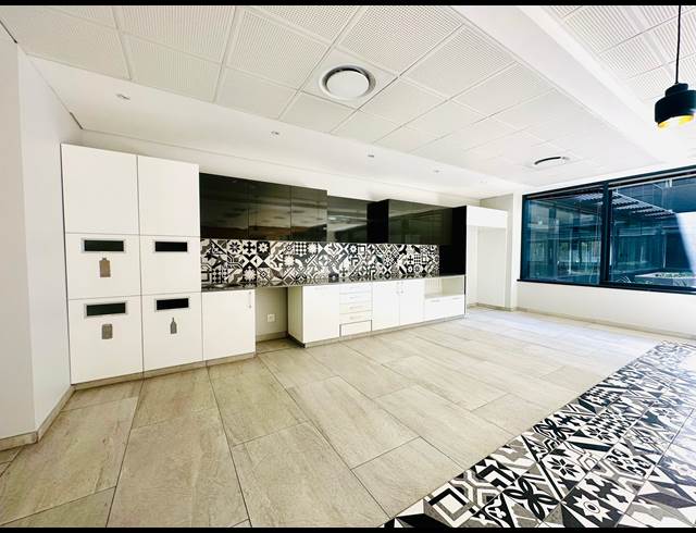 5,108M² OFFICE TO LET IN BRYANSTON