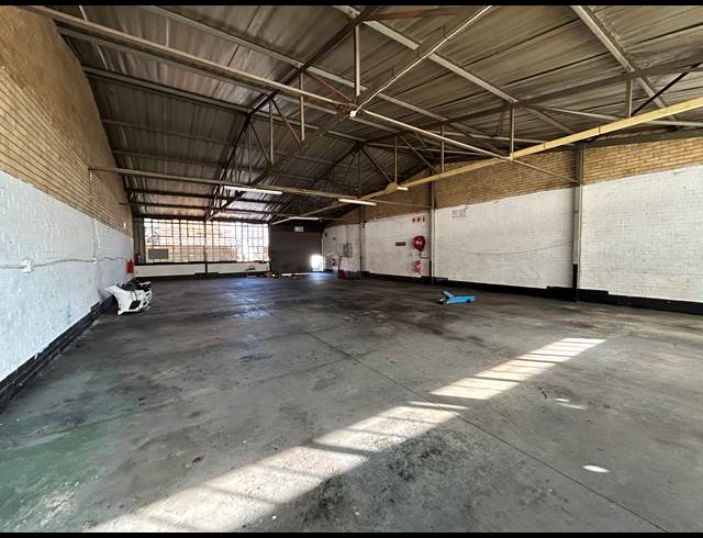285M² WAREHOUSE TO LET IN SPARTAN