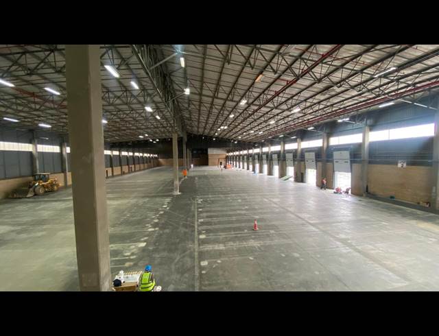7,738M² WAREHOUSE TO LET IN LOUWLARDIA
