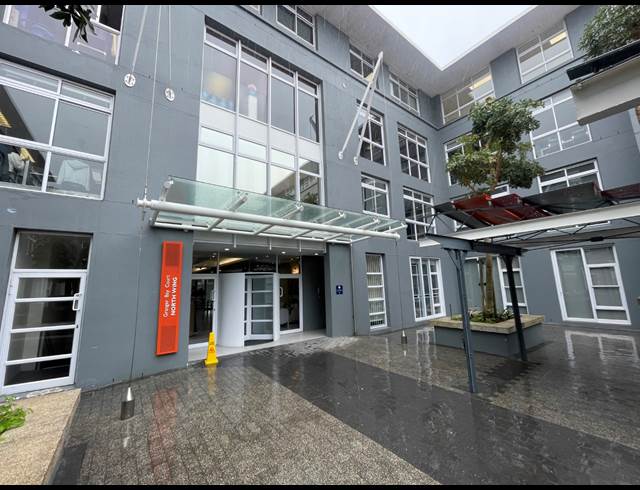 435M² OFFICE TO LET IN WATERFRONT