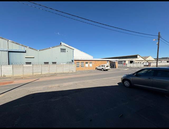 331M² WAREHOUSE TO LET IN GANTS PLAZA