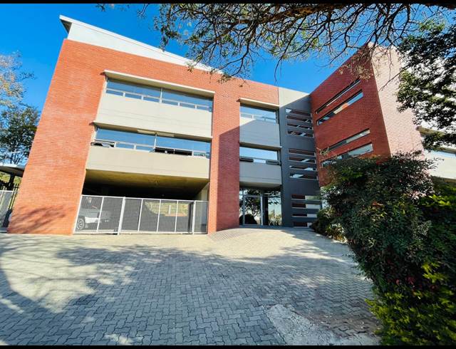 137M² OFFICE TO LET IN MIDRIDGE PARK