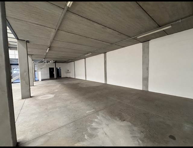 606M² WAREHOUSE TO LET IN STIKLAND