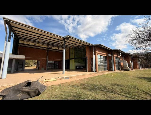3,653M² WAREHOUSE TO LET IN ROSSLYN