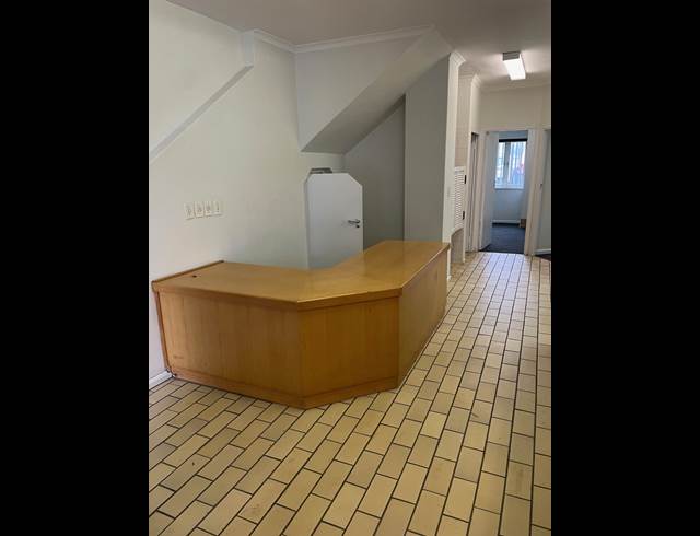 100M² OFFICE TO LET IN FORESHORE