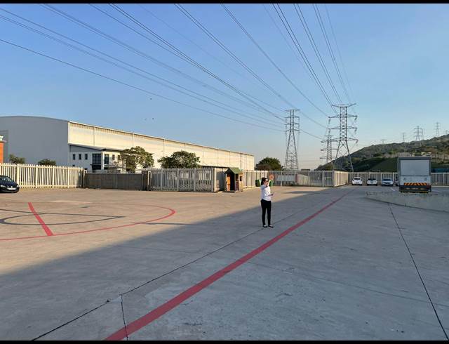 2,358M² WAREHOUSE TO LET IN RIVERHORSE VALLEY