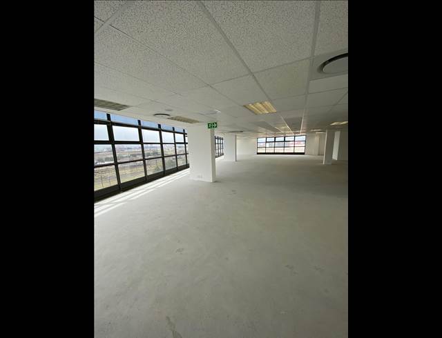 703M² OFFICE TO LET IN WOODSTOCK