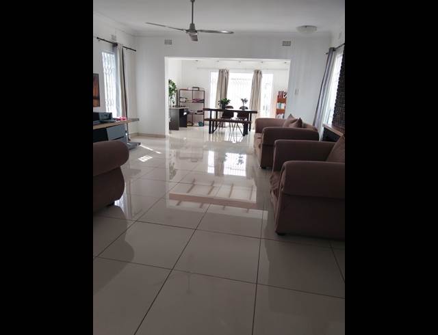 4 BEDROOM FREESTANDING TO LET IN BIRCHLEIGH
