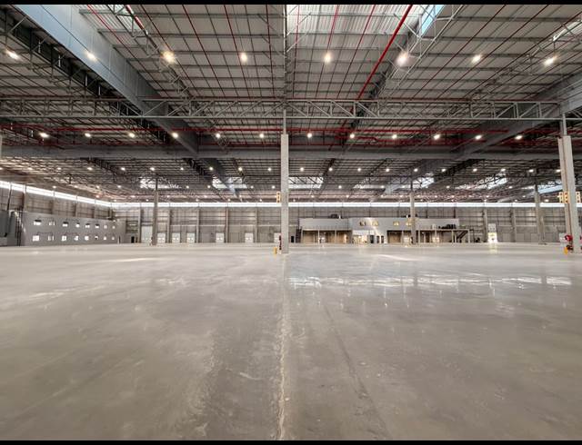 18,756M² WAREHOUSE TO LET IN LONGLAKE