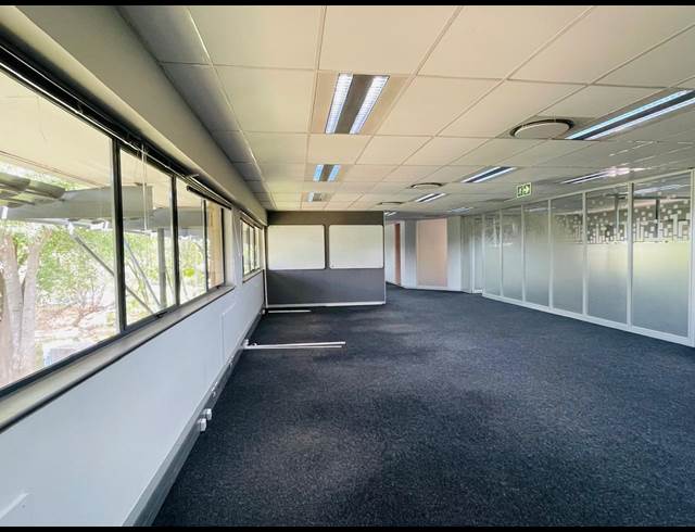 517M² OFFICE TO LET IN RANDJESPARK