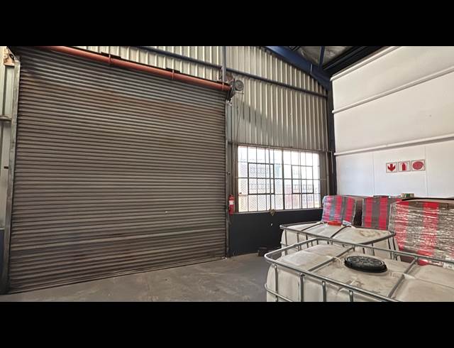 224M² WAREHOUSE TO LET IN JET PARK