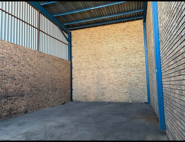 90M² WAREHOUSE TO LET IN TULISA PARK