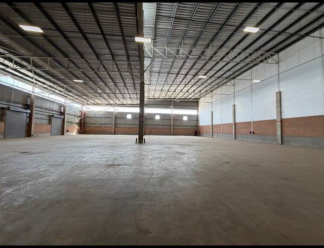 10,114M² WAREHOUSE TO LET IN CLAYVILLE