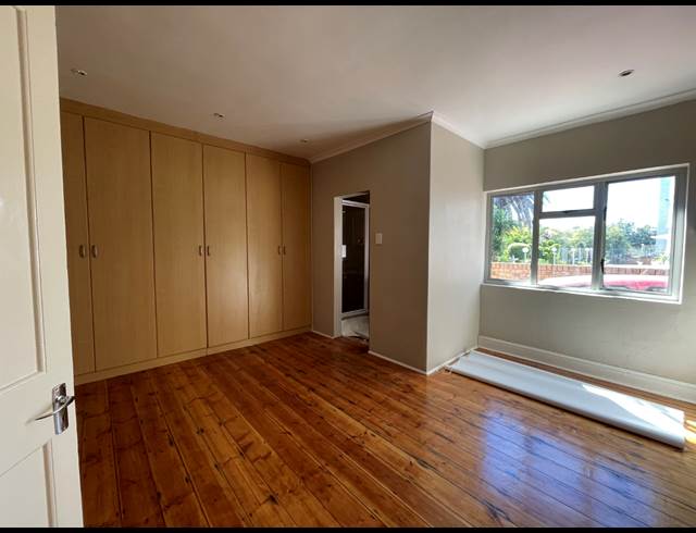 220M² BUILDING TO LET IN SEA POINT