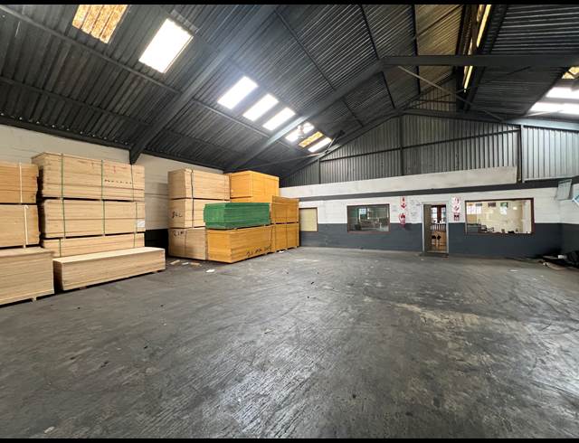 1,750M² WAREHOUSE TO LET IN BLACKHEATH INDUSTRIAL