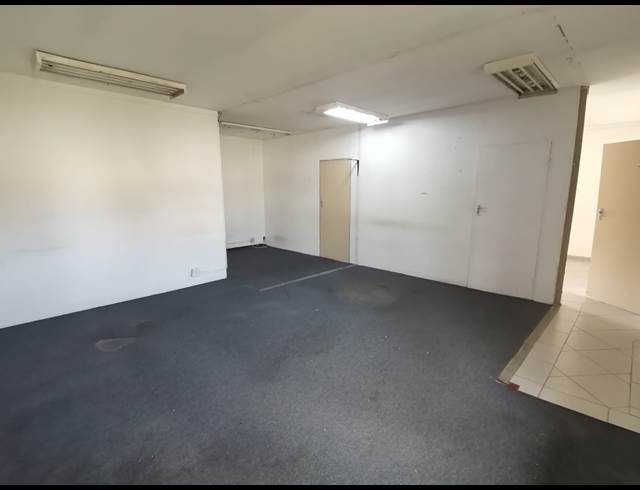 82M² OFFICE TO LET IN VALHALLA
