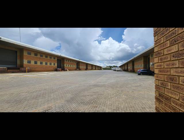 4,780M² WAREHOUSE TO LET IN POMONA