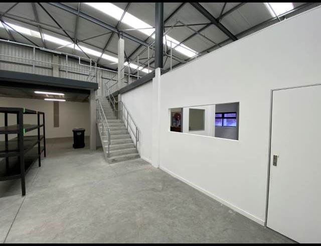 467M² WAREHOUSE TO LET IN STIKLAND INDUSTRIAL