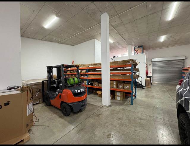 199M² WAREHOUSE TO LET IN FIRGROVE