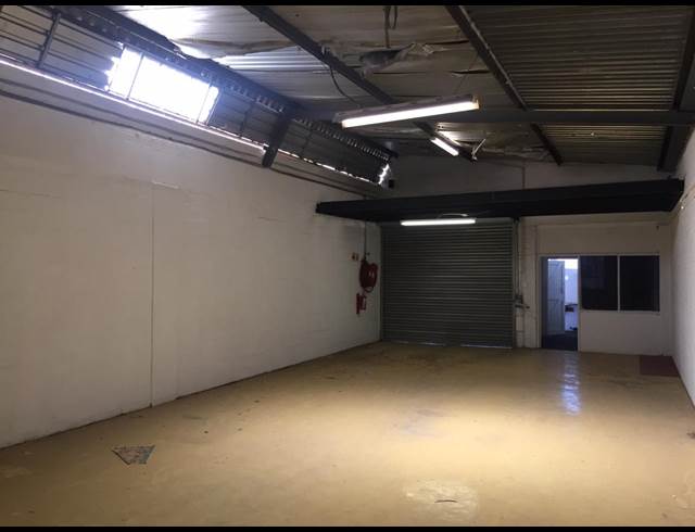 141M² WAREHOUSE TO LET IN RETREAT